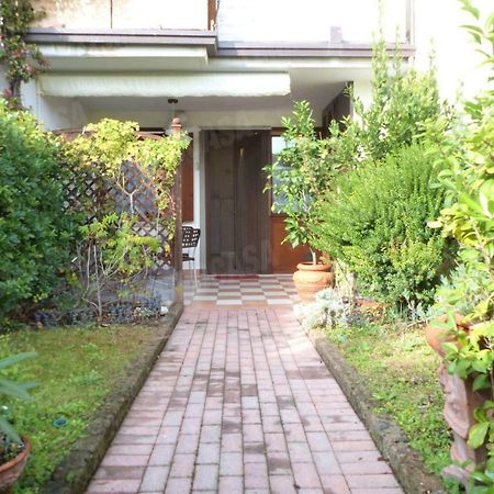 Appartamento Michele Tre Piscine Caraibiche Дезенцано-дель-Гарда Екстер'єр фото